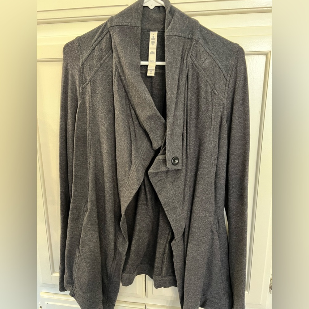 Lululemon Jacket.  SIZE 4.
